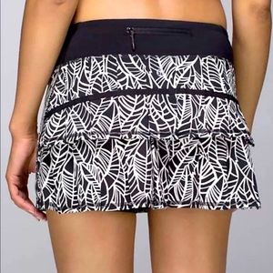 ‼️LULULEMON Vintage Black and White Pace Setter Skirt‼️